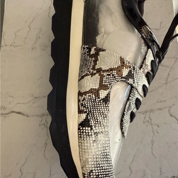 Jessica Rich Women’s Gold Python snake Transparent Sneaker 37=7 New $200+ Retail - Picture 5 of 7
